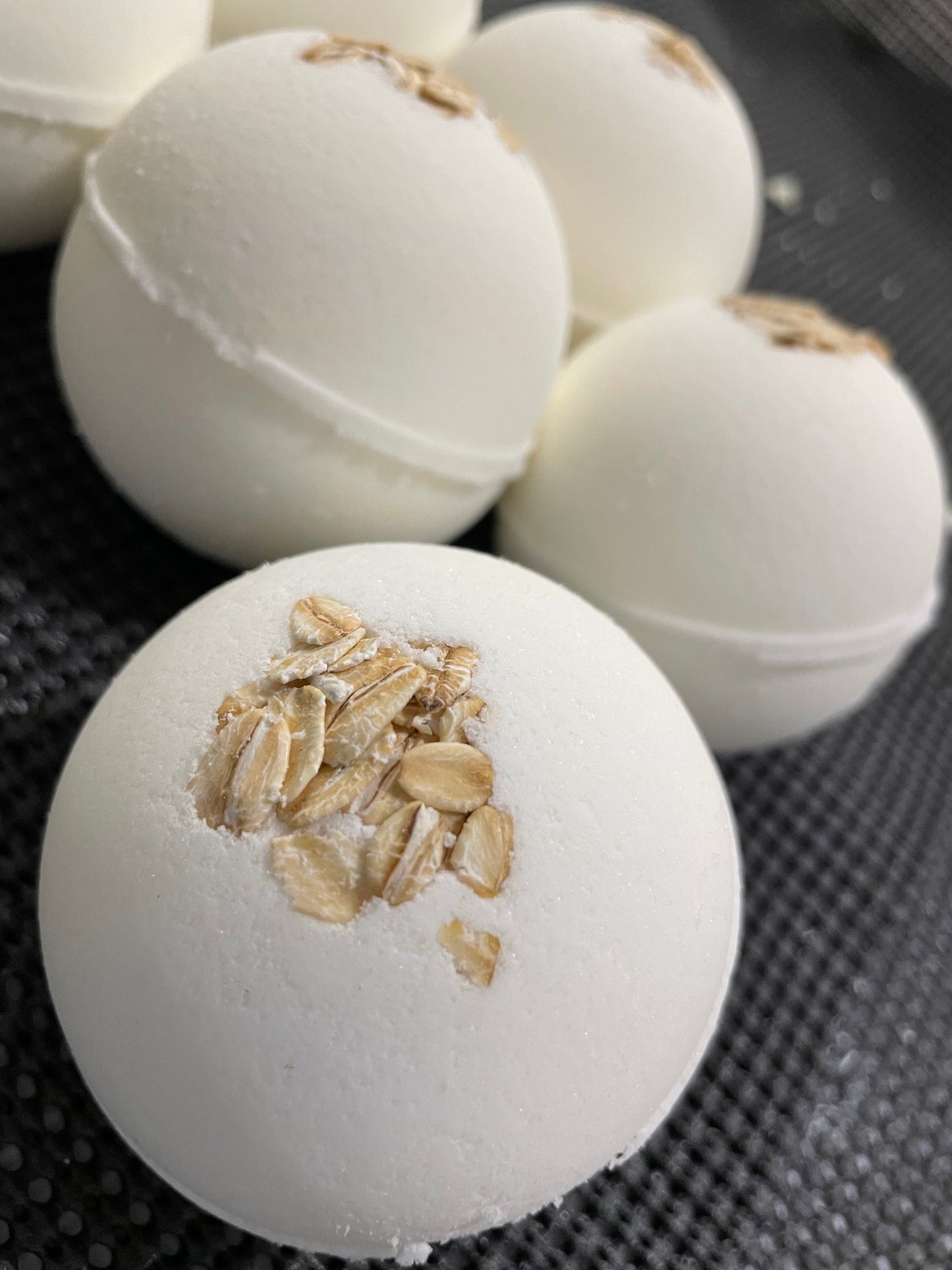 Oat Milk & Honey Bath Bomb
