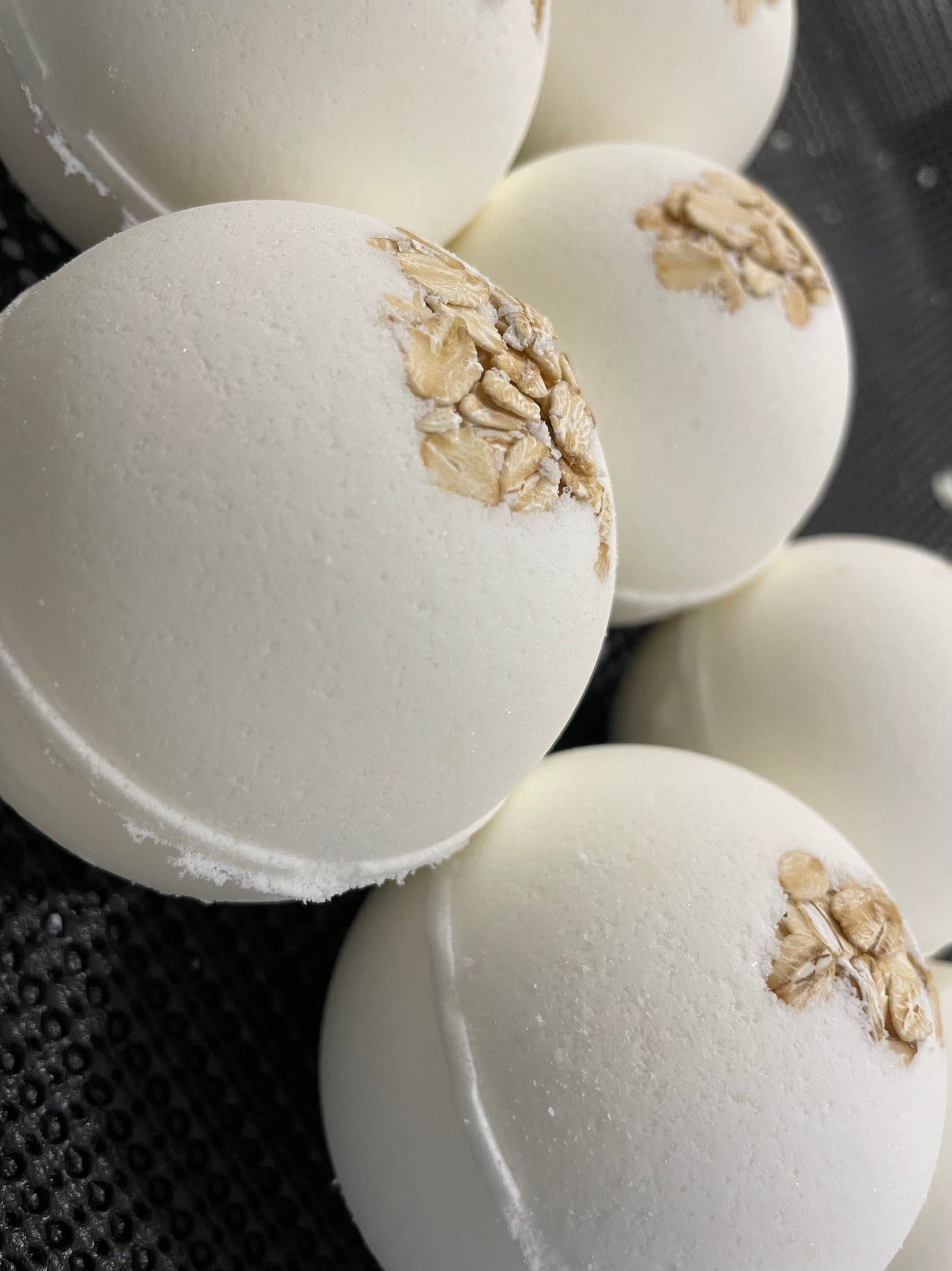 Oat Milk & Honey Bath Bomb